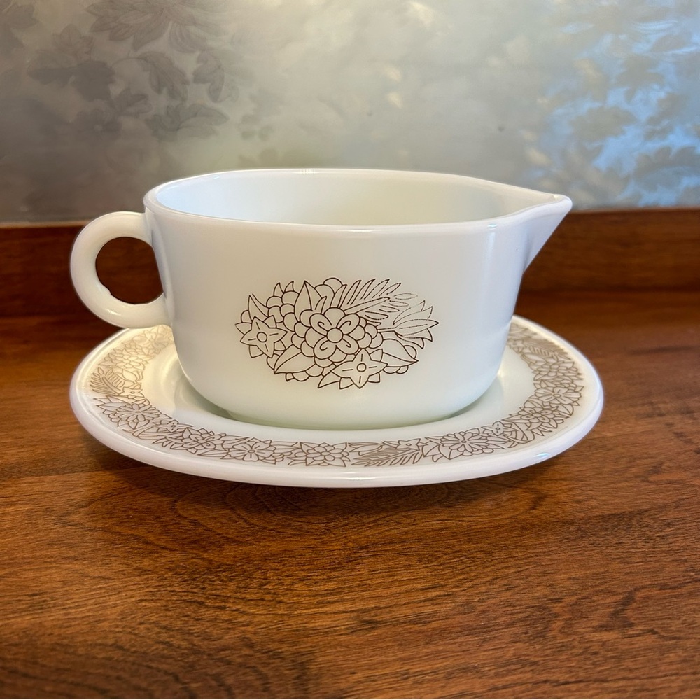 🟢 3/$25 Pyrex Woodland Gravy Boat & Underplate - Vintage
